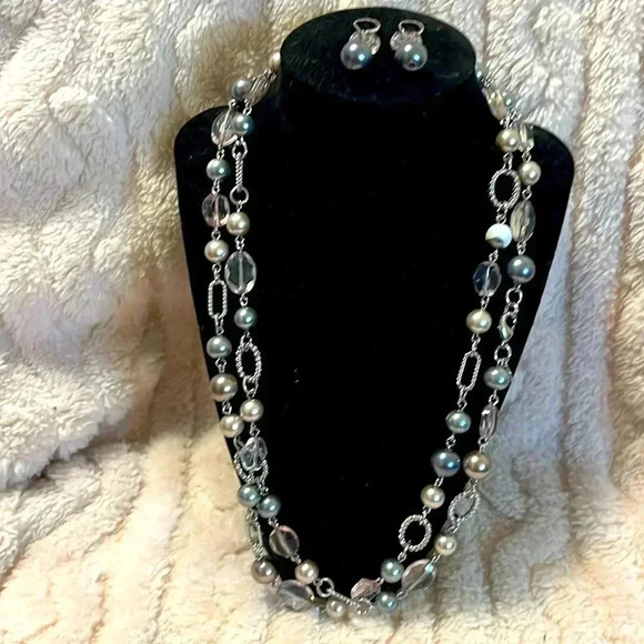 Source Unknown Jewelry - Vintage Premier Designs Jewelry pink and gray long necklace with earrings.